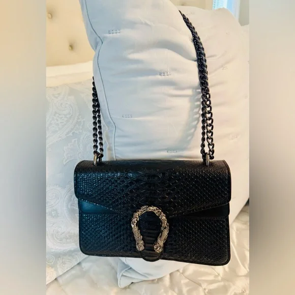 Black Croc Embossed Textured Shoulder Bag with Chain Detail‎ - Picture 4 of 15